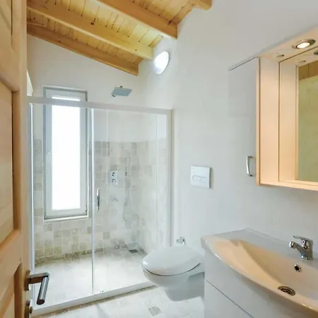 Sleeps 4 Air Con Wifi فيلة