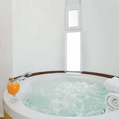 Sleeps 4 Air Con Wifi Bitez